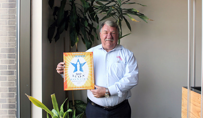 Photo Dick Bus of ATAS International Holds up his award 