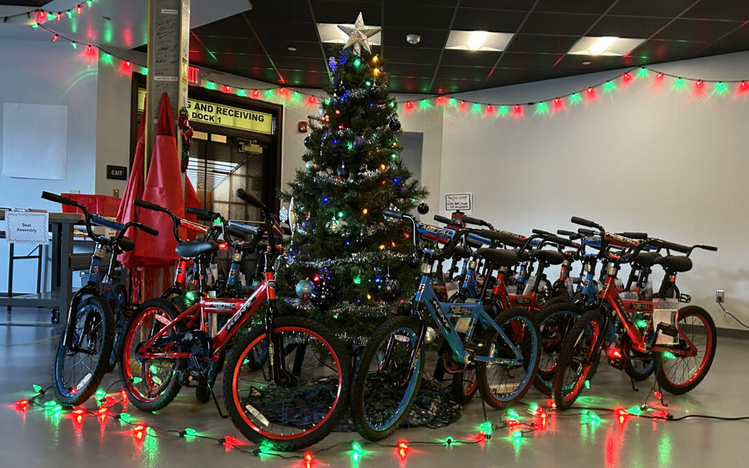 Manufacturers Resource Center Hosts Expanded Santa’s STANDARD WORKshop